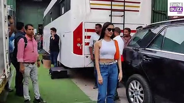 Shraddha Kapoor Spotted At On Location Shoot In Juhu