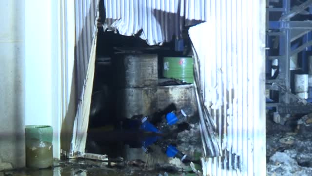 Controlado el incendio de esta noche en una nave de un polígono industrial de Carmona, en Sevilla