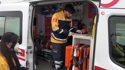 Kuzey Marmara Otoyolu'nda kamyon tıra çarptı: 3 yaralı