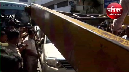 सीएम की बहन व YSRTP प्रमुख वाईएस शर्मिला पुलिस हिरासत में, क्रेन से खींची कार