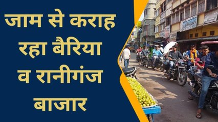 बलिया: सड़क के दोनों ओर दुकानदारों ने जमाया कब्जा, लग रहा जाम, नहीं होती कार्रवाई