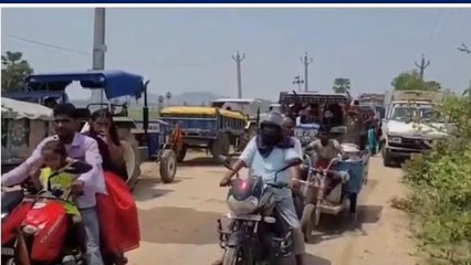 लखीसराय: बालू लदे वाहन के कारण लगती है जाम, राहगीर परेशान