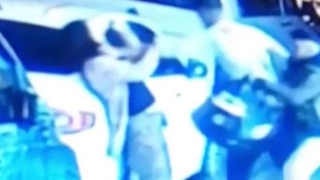 İstanbul'un göbeğinde kadına şiddet! Kafasını otomobilin camına vurdu