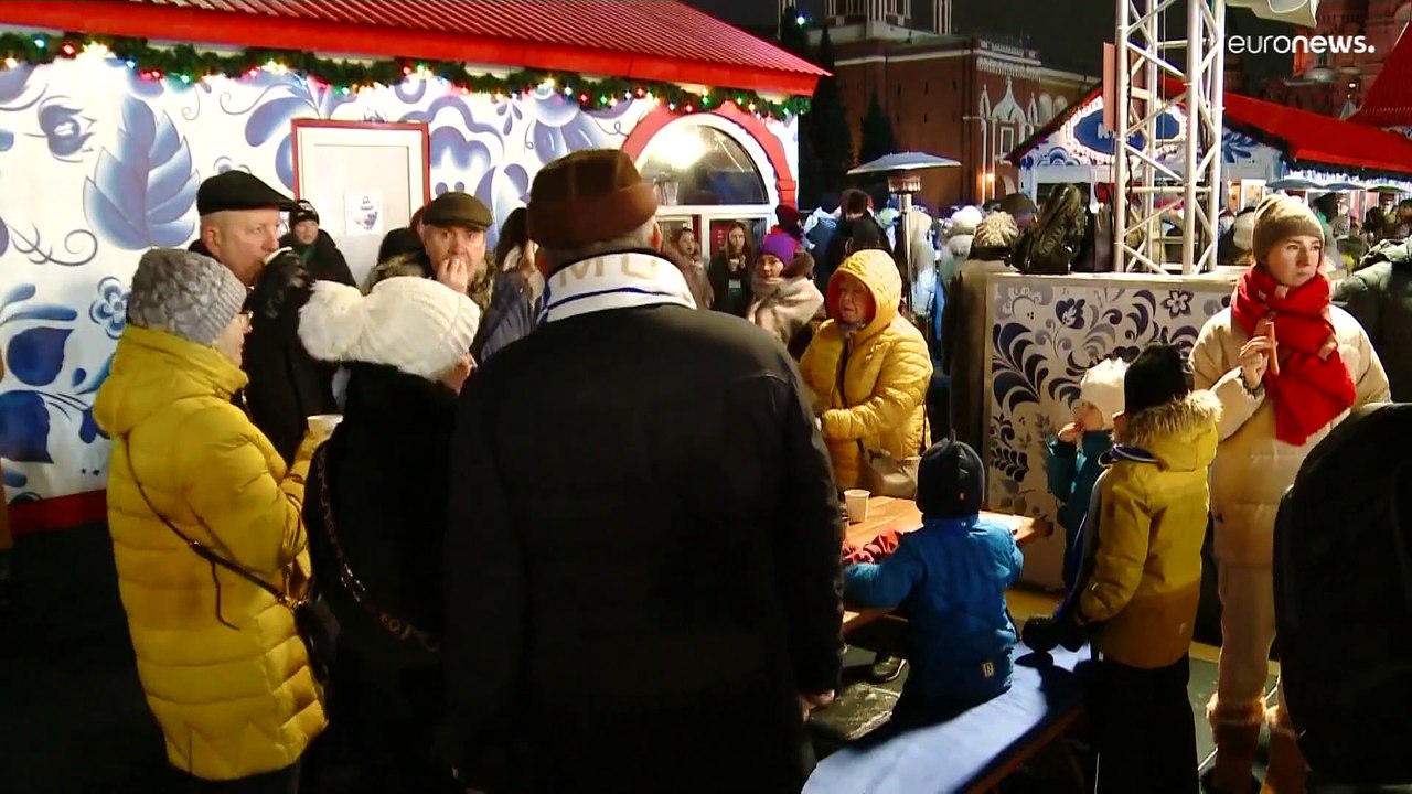 Каток на Красной площади и надежды москвичей на завершение войны