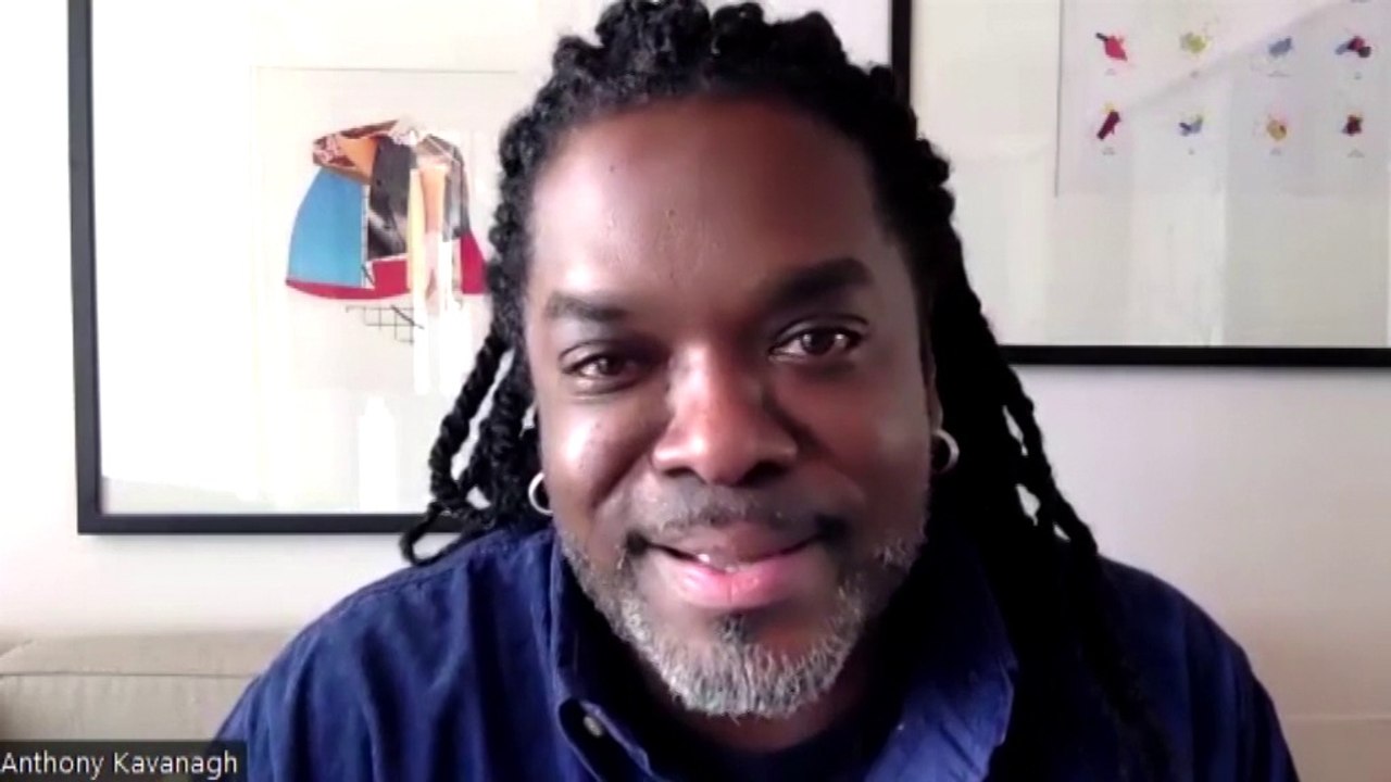 Interview : l'humour d'Anthony Kavanagh "Happy" le 10 décembre à l'Espace Julien à Marseille