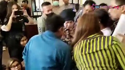 Sambil Nangis, Haters Sujud Minta Maaf ke Ibu Dewi Perssik