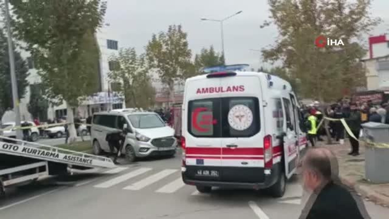 Cadde savaş alanına döndü, yayalar ölümden döndü... Zincirleme kaza kamerada: 10 yaralı