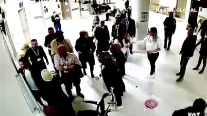 Doktor hasta yakını tarafından tekme tokat darp edildi