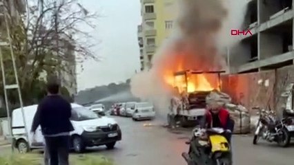 Hurda kağıt dolu kamyonet alev aldı!