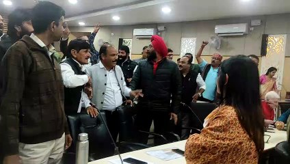 Video... देखें उदयपुर नगर निगम की बोर्ड बैठक में हंगामा व नारेबाजी