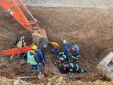 MANİSA'DA TEMEL KAZASI SIRASINDA TOPRAK ALTINDA KALAN İŞÇİ YARALI OLARAK KURTARILDI