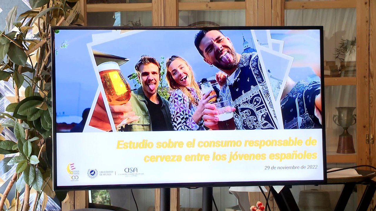La cerveza, vinculada al consumo responsable, es la bebida más consumida por los jóvenes adultos