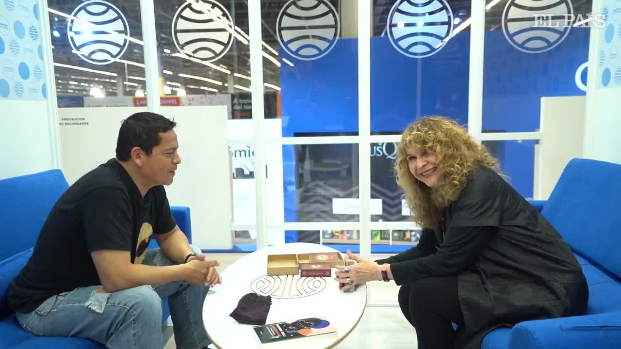 Lectura del tarot con Gioconda Belli y Julián Herbert en la FIL de Guadalajara | EL PAÍS
