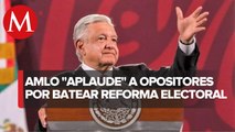 ¡Aplausos que seguirán pluris y más dinero a partidos! AMLO manda aplausos al bloque conservador