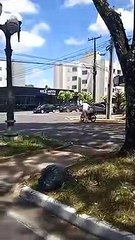 Mãe supostamente passa mal quando filho é abordado com moto que tem R$ 5 mil em débitos