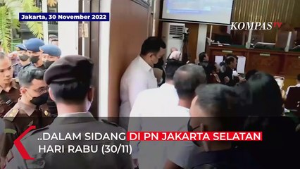 Kedatangan Kuat Maruf Disambut Tawa Hadirin Sidang, Dibalas Senyum Lebar