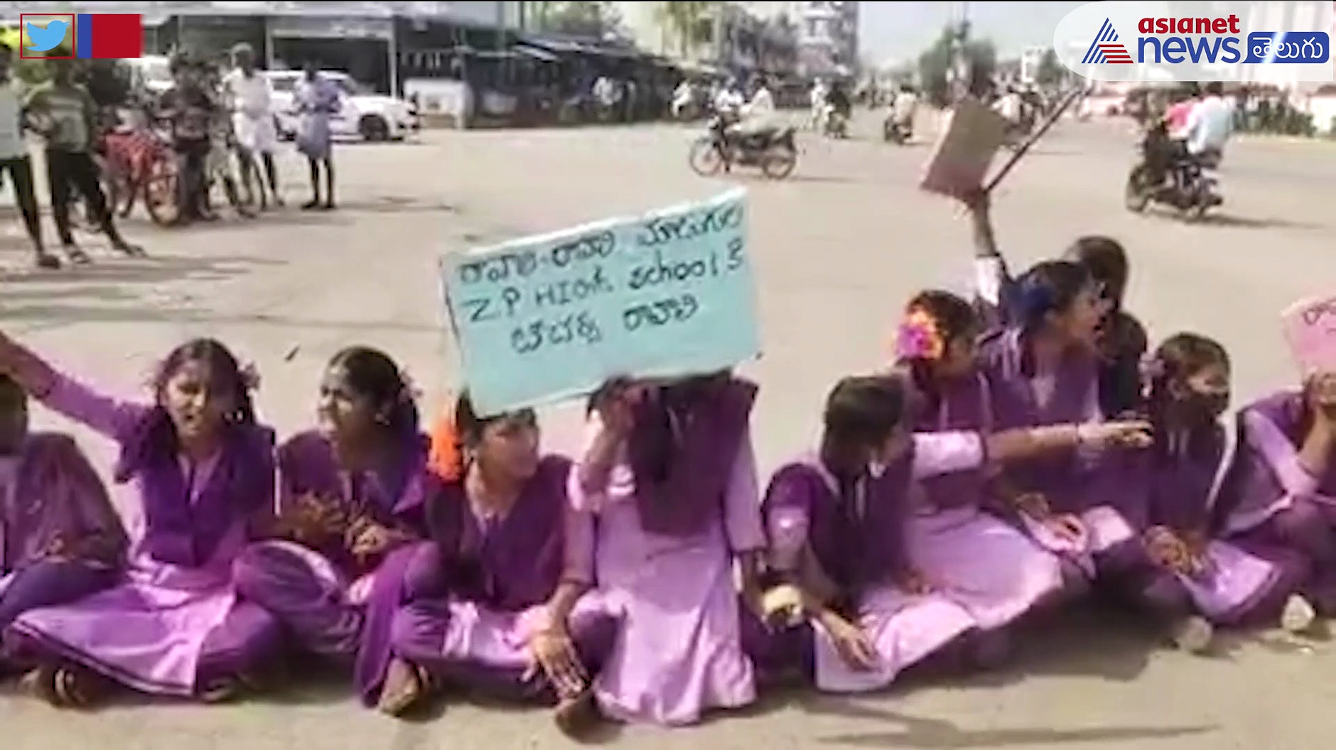 జగన్ మామయ్య... మా స్కూల్లో టీచర్లేరి..!: గురజాలలో విద్యార్థినుల ఆందోళన  