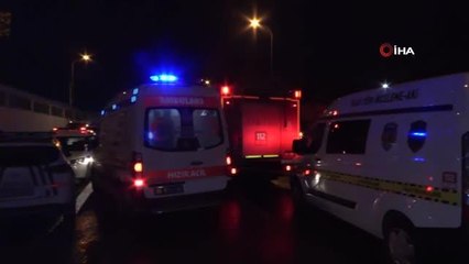 Kartal'da meyve yüklü kamyonet servis minibüsüyle çarpıştı: 1 ölü, 2 yaralı