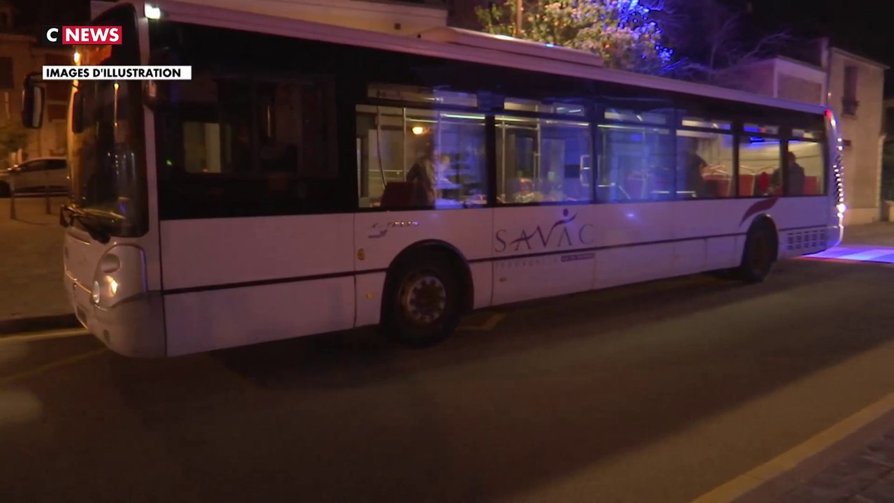 Un chauffeur de car scolaire licencié pour avoir rendu service aux élèves