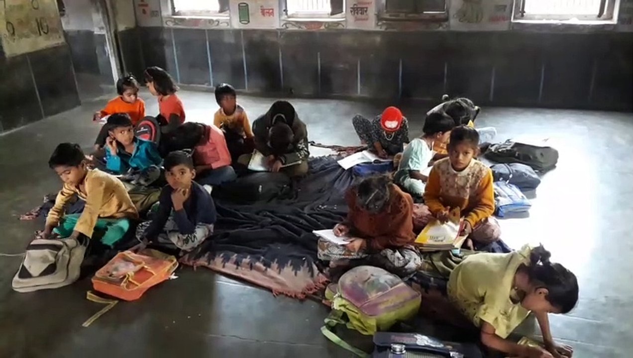पहले दिन नौनिहालों ने गटका दूध लेकिन गणवेश से र...
