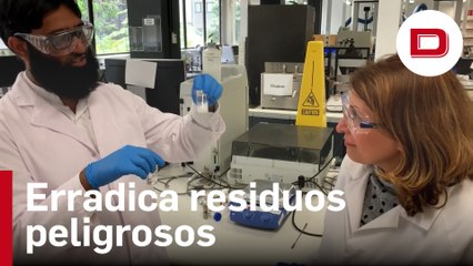 Este es el polvo magnético que elimina microplásticos del agua en una hora