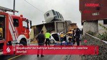 Kamyon otomobilin üstüne devrildi