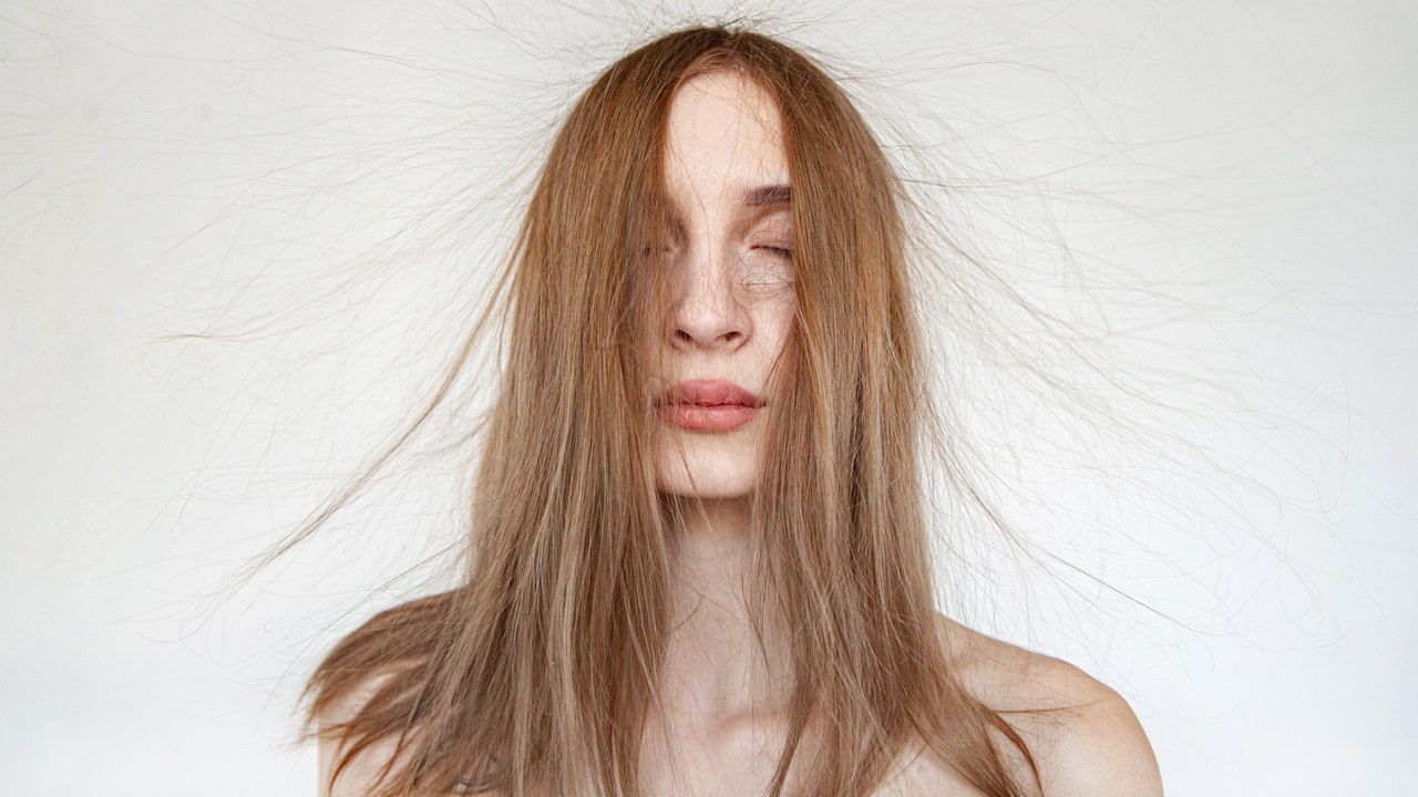 Beauty-Frage: Was hilft gegen elektrische Haare?