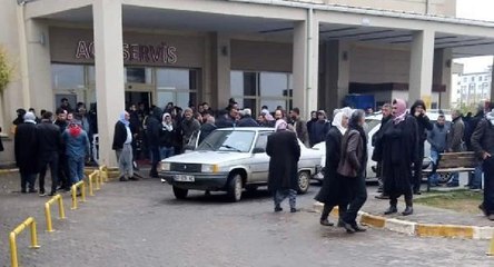 ŞANLIURFA'DA SOKAK ORTASINDA SİLAHLI KAVGA: 4 YARALI