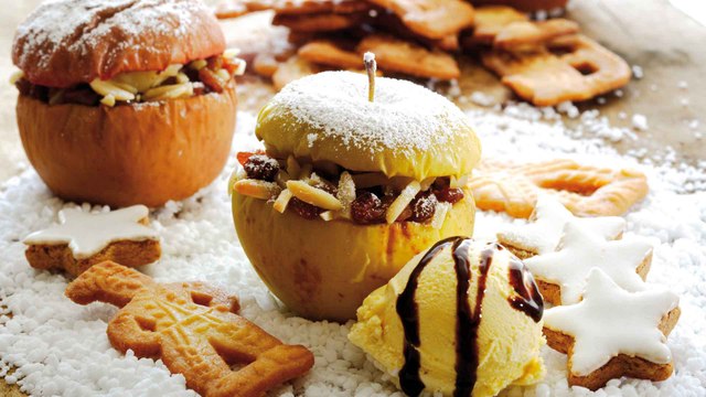 Bratapfel mit Vanillesoße: So schmeckt er wie bei Oma