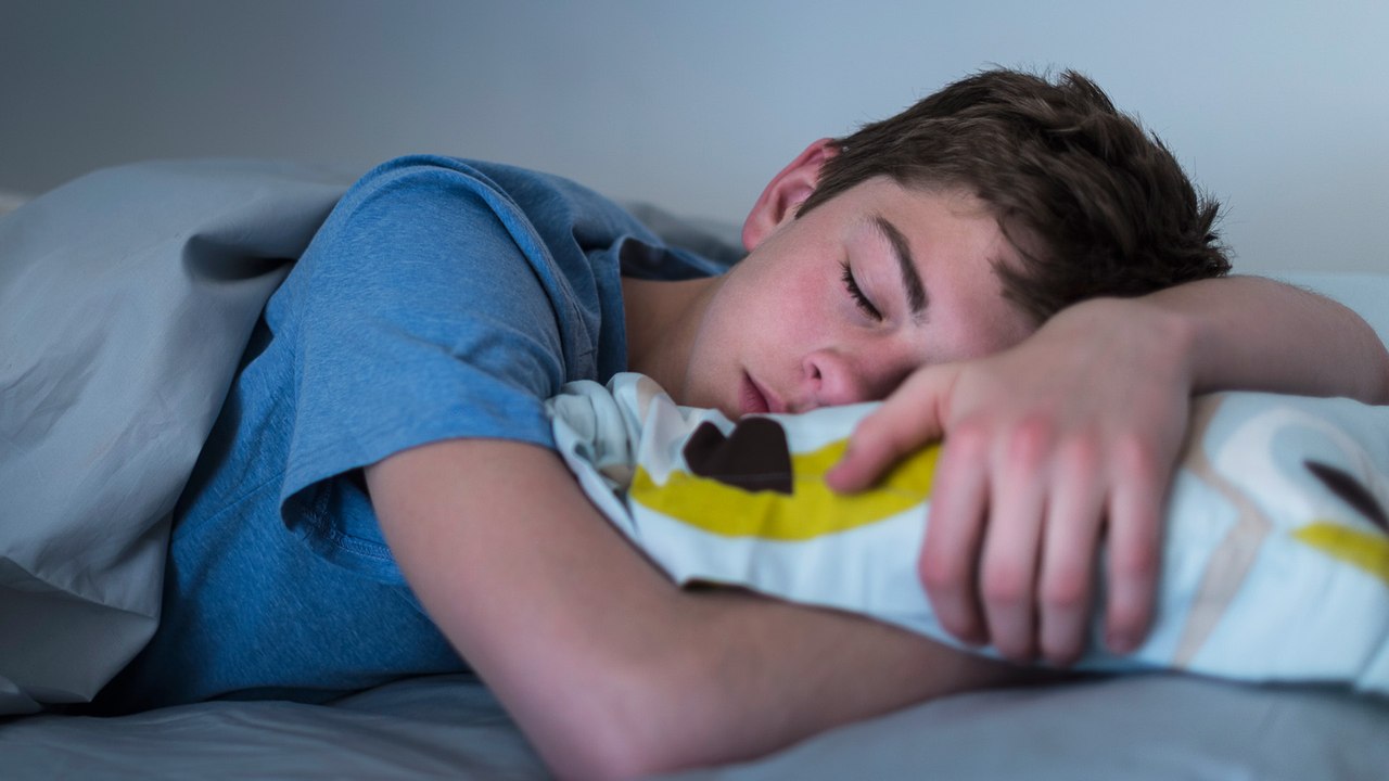 Pubertät: Feuchte Träume bei Jungs erklärt