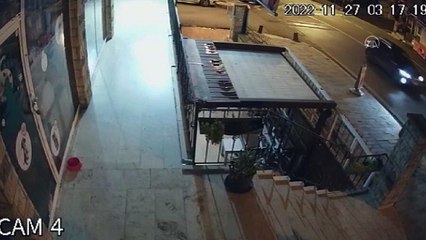 Köpeği boğmaya çalışan saldırgan daha önce de merdivenden atmış