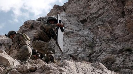 Komandolar, Zap bölgesinde PKK'lı teröristlerin inlerine böyle girdi