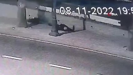 Evine giden gence uçan tekmeli yumruklu saldırı... O anlar kamerada