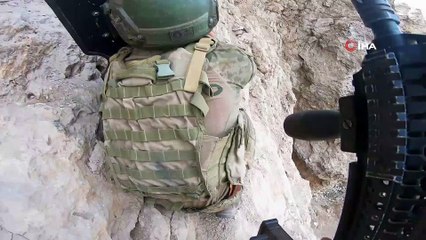 Türk askeri teröristlerin inine girdiği anı kafa kamerasıyla görüntüledi