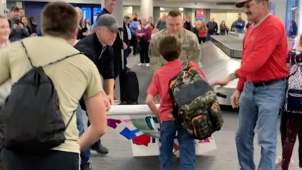 Army Dad Hiding Behind Welcome Banner Surprises Kids At Airport