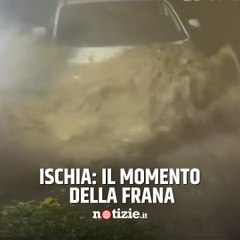 Ischia: telecamera di sicurezza riprende il momento della frana, il fango trascina via le auto