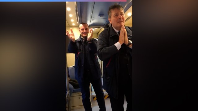 Napoli, le lacrime del capotreno Eav che va in pensione commuovono il web