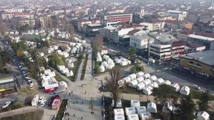 Depremzedeler için konteynerler kuruluyor (2)