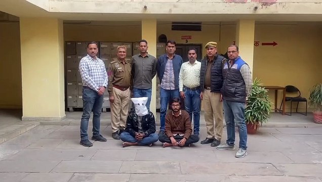 डकैती में फरार चल रहे दो ईनामी बदमाशों को दबोचा