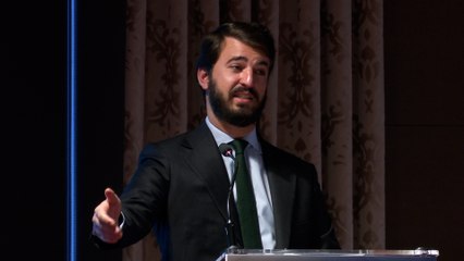 Pollán retira la palabra a Podemos en el Pleno de las Cortes, pero consiente los insultos de Gallardo