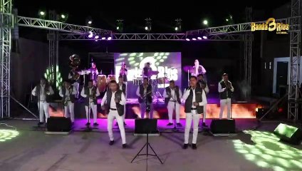 Pantalla gigante cae en medio de la grabación del video de un grupo de cumbia