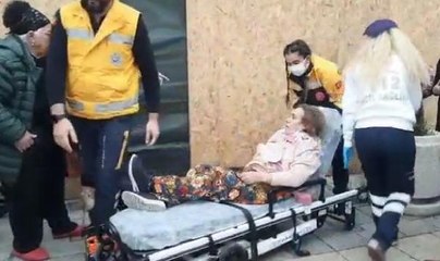 YOLDA FENALAŞAN ŞEKER HASTASINA MÜDAHALE EDEN SAĞLIKÇILARA, 'BU DOKTORLUK DEĞİL, HOCALIK' DEDİ