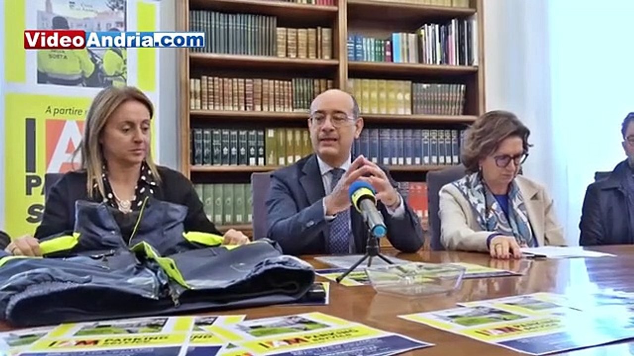 Nuovo servizio parcometri ad Andria: addio lavoro precario nella nuova era della Multiservice. Applausi e abbracci nel corso della conferenza stampa - video: