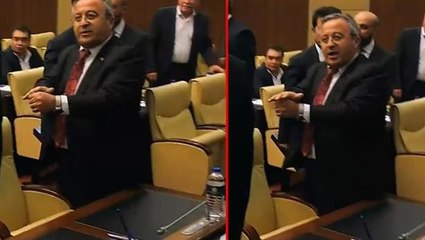 Ankara'da meclis toplantısına başkan yardımcısının el hareketi damga vurdu: Her işiniz yarım böyle anasını satayım