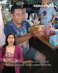 Con peces en tus pies: restaurante abre sus puertas pese a estar inundado