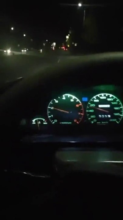 Il va vite comprendre pourquoi sa voiture fait un bruit bizarre