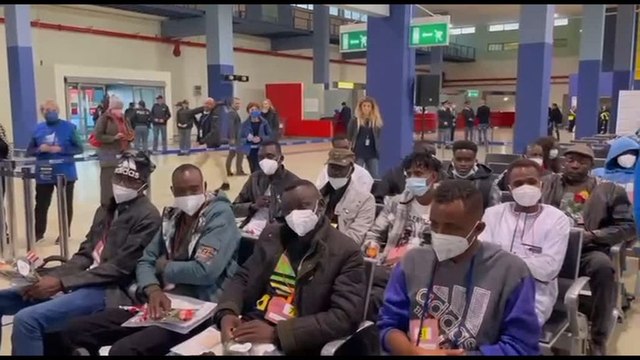 A Roma 114 profughi da Libia, accolti da Tajani e Piantedosi