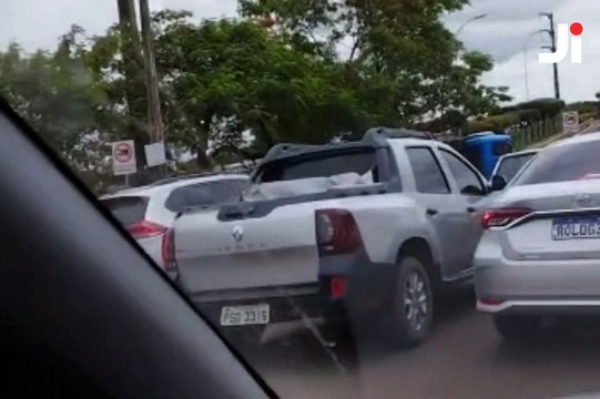 Motorista critica prefeitura de Imperatriz por serviço de tapa buracos no viaduto em horário de pico