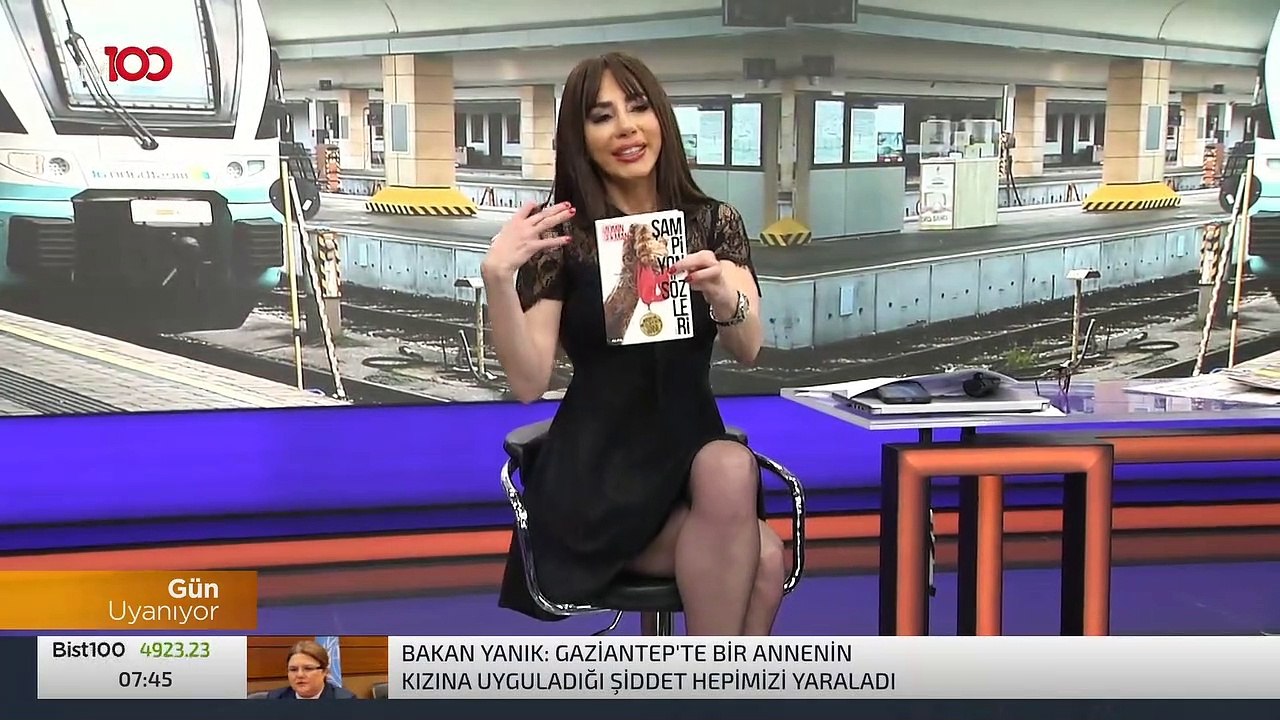 ELA RUMEYSA CEBECİ CANLI ŞAMPİYON KİTABI ÖNERİR