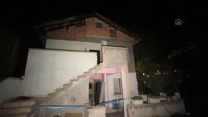 Üzerine demir kapı devrilen kişi öldü